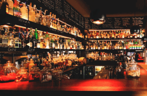 Der Firmenname ist Iron Cocktail Lounge