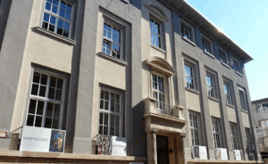 Englisches Institut School of English GmbH & Co. KG